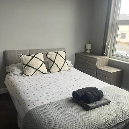 One Of A Kind 4 Bed Leeds (West Yorkshire)