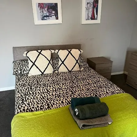 Guest house One Of A Kind 4 Bed *